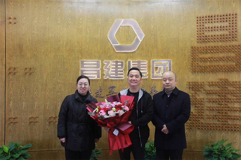 南昌县委常委、统战部部長(cháng)皮钧走访昌建集团